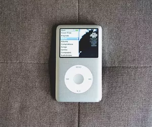 社群風潮《Z世代年輕人的iPod選擇》不為別的就為了閃掉智慧型手機的通知、訊息還有無止盡的演算法