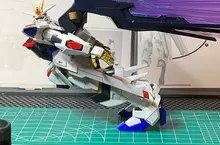 網友讓《攻擊自由鋼彈貳式》重現麥可傑克森「犯罪高手」招牌前傾動作
