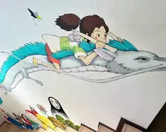 網友在家描繪《吉卜力牆壁彩繪》網友看完後表示這畫工不但驚人，而且這空間簡直是充滿了夢想