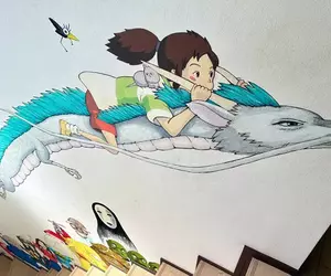 網友在家描繪《吉卜力牆壁彩繪》網友看完後表示這畫工不但驚人，而且這空間簡直是充滿了夢想