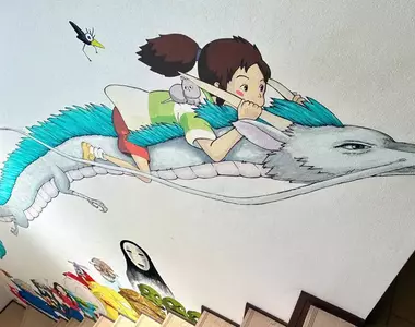 網友在家描繪《吉卜力牆壁彩繪》網友看完後表示這畫工不但驚人，而且這空間簡直是充滿了夢想