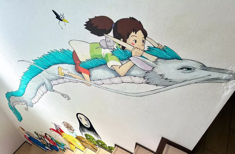 網友在家描繪《吉卜力牆壁彩繪》網友看完後表示這畫工不但驚人，而且這空間簡直是充滿了夢想