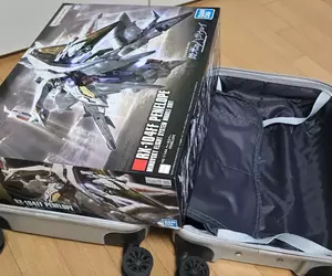 韓國鋼彈迷遊日本《買鋼普拉塞不進行李箱》網友們集思廣益提供解方了……