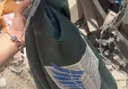《敘利亞動漫迷》時隔兩個月回到被轟炸的家 挖出進擊的巨人周邊商品