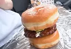 絕對的熱量炸彈《麥當勞混搭Mister Donut》吃法 太太創意發想的美味漢堡誕生