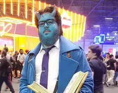 人生第一次Cosplay獻給了《生死僵局Deadlock》的角色「Abrams」，染了一頭藍結果回家洗不掉