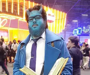 人生第一次Cosplay獻給了《生死僵局Deadlock》的角色「Abrams」，染了一頭藍結果回家洗不掉