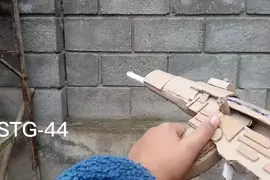 網友自製的各種厚紙板模型槍 發揮想像力真的就能把不可能變可能