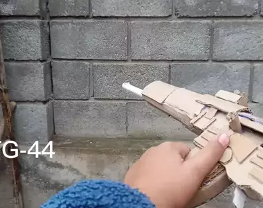 網友自製的各種厚紙板模型槍 發揮想像力真的就能把不可能變可能
