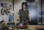 日本coser模仿《舊版惡靈古堡》回復藥草的正確食用方式，原來搭配燒肉會更加美味啊(口水)