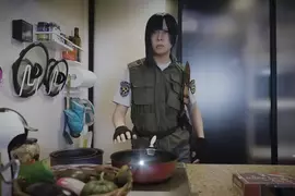 日本coser模仿《舊版惡靈古堡》回復藥草的正確食用方式，原來搭配燒肉會更加美味啊(口水)