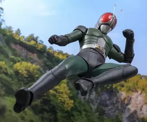 Hot Toys推出《假面騎士Black RX》1/6比例可動模型 我是太陽之子！假面騎士Black~R~X！