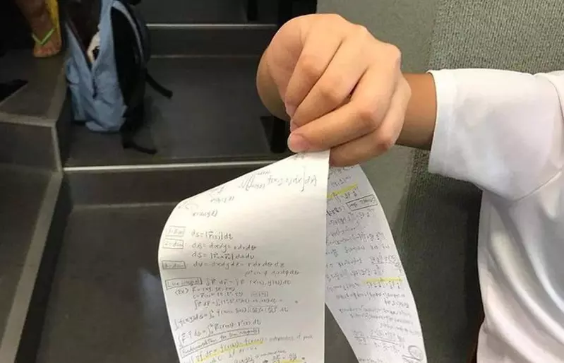 真正的天才問世《莫比烏斯環小抄》完全不算違規的做法就連教授看到也只能默許了
