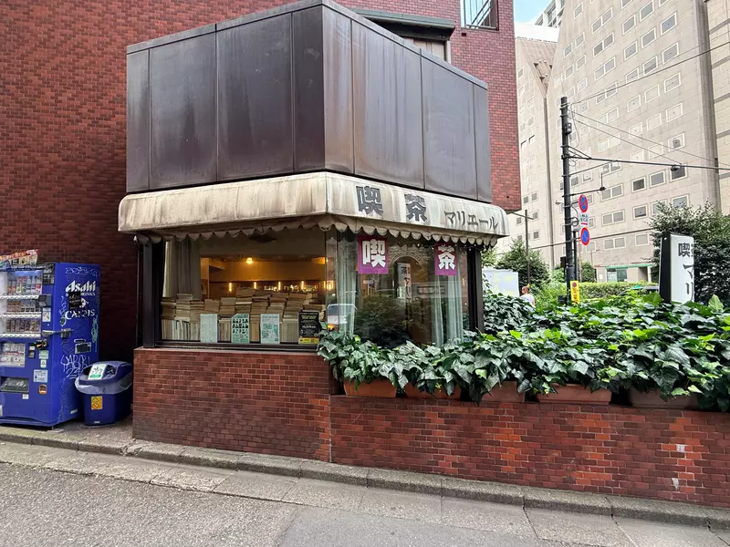 東京歌舞伎町有一間《黑道常去的咖啡廳》防彈措施完善不怕被暗殺