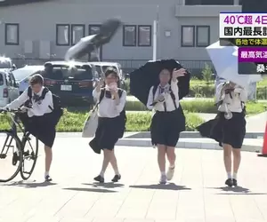 充滿青春活力的《日本女學生４人組》經典構圖成為爆紅素材了