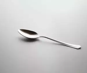 網友分享《湯匙的多種用法》原來拿來吃飯只是順便而已啊(笑)