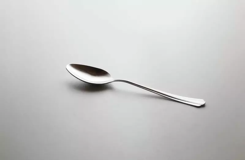 網友分享《湯匙的多種用法》原來拿來吃飯只是順便而已啊(笑)