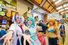 《COSPLAY活動中暑》一旁的COSER見狀幫忙叫救護車 卻被工作人員嫌棄了