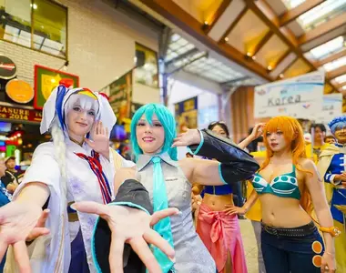 《COSPLAY活動中暑》一旁的COSER見狀幫忙叫救護車 卻被工作人員嫌棄了