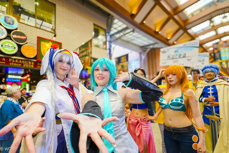 《COSPLAY活動中暑》一旁的COSER見狀幫忙叫救護車 卻被工作人員嫌棄了