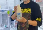 《迷你冰箱夾娃娃機》日本YouTube成功夾到優酪乳 結果喝一喝就狂拉肚子了