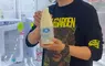 《迷你冰箱夾娃娃機》日本YouTube成功夾到優酪乳 結果喝一喝就狂拉肚子了
