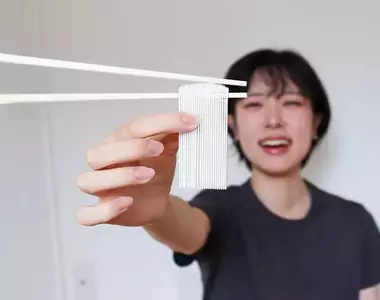 《素麵造型髮梳》解決你的瀏海之亂 怕被人誤會一直撥頭髮就靠這招掩蓋過去吧(笑)