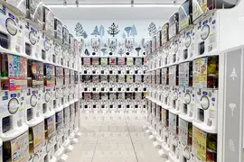《厭惡轉蛋店的人》日本人瘋狂花500日圓購買小確幸 象徵著日本衰敗與反烏托邦？