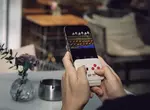 《8BitDo FlipPad G Classic Edition》隨插即用可以瞬間將手機變成一台復古掌機把玩