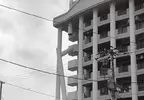 日本札幌奇葩建築《柱子斷掉的公寓》第一次看到肯定嚇壞了
