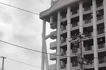 日本札幌奇葩建築《柱子斷掉的公寓》第一次看到肯定嚇壞了