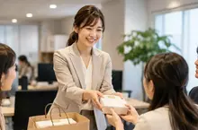出遊或出差會不會《買伴手禮送同事》將近６成日本上班族認為沒必要