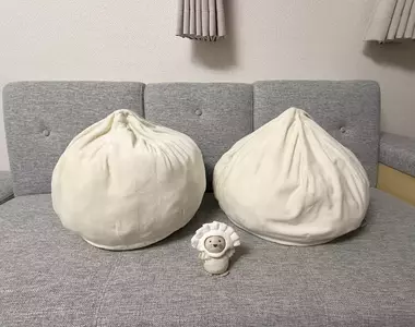 網友分享《宜得利肉包抱枕》持續使用三年之後的模樣，只能說過度使用肉包都憔悴了好多喔(笑)