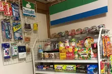在自己家裡神還原便利商店的網友 比起結婚、當爸媽或升遷這種事，在自己家裡設置一整個貨價才叫爽