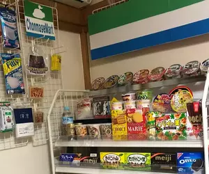 在自己家裡神還原便利商店的網友 比起結婚、當爸媽或升遷這種事，在自己家裡設置一整個貨價才叫爽