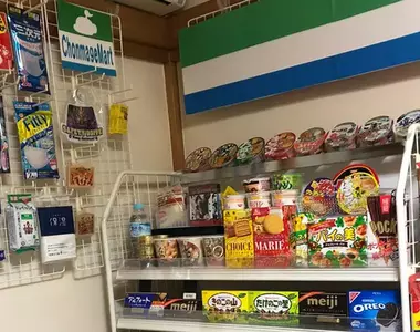 在自己家裡神還原便利商店的網友 比起結婚、當爸媽或升遷這種事，在自己家裡設置一整個貨價才叫爽