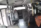 發生在哥倫比亞的奇蹟交通事故 一台忘記關門的巴士司機救了機車騎士一命
