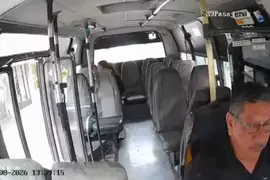 發生在哥倫比亞的奇蹟交通事故 一台忘記關門的巴士司機救了機車騎士一命