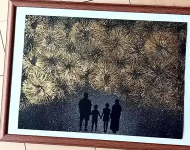 衛生紙捲芯的藝術活用法 用剪刀剪一剪加點顏料就可以創作出漂亮的煙火效果