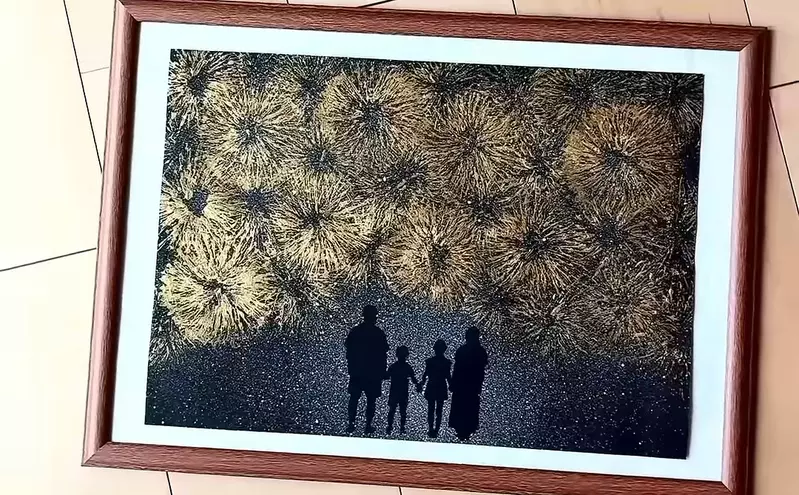 衛生紙捲芯的藝術活用法 用剪刀剪一剪加點顏料就可以創作出漂亮的煙火效果