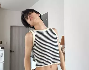 老婆醞釀四年的計畫《公開處刑偷穿我衣服的老公》公開個人時裝秀照片在網路上引起轟動