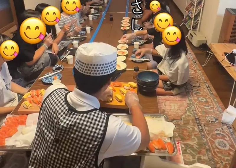 用鐵道模型做成的迴轉壽司 懷舊古民宿接到校外教學訂單老闆的解決辦法