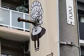 電線杆上出現《胸口被貫穿的女僕》為了保護主人犧牲自己了