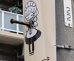 電線杆上出現《胸口被貫穿的女僕》為了保護主人犧牲自己了