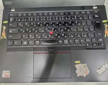 寶可夢粉絲《在公司的筆電貼貼紙》向網友求救貼紙痕跡怎麼辦才好