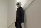 一款祖母給的《聖誕夜驚魂》南瓜王傑克的絨毛玩偶掛在家裡結果嚇哭了女兒...