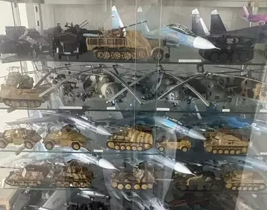 《模型迷叔叔的遺物》滿屋軍武模型讓家人好苦惱 該賣該捐還是該丟掉呢？
