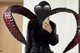 網友製作《東京喰種》主角金木研從腰部展開的「赫子」，令人難以置信的完成品引起410萬網友瀏覽