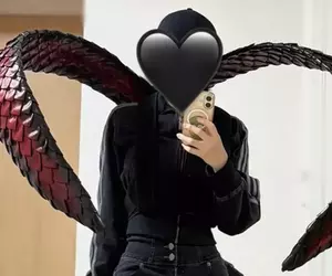網友製作《東京喰種》主角金木研從腰部展開的「赫子」，令人難以置信的完成品引起410萬網友瀏覽
