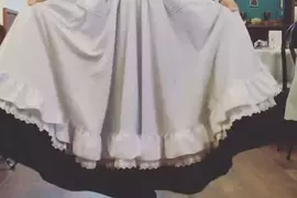 《女僕提起裙子的動作》其實是一種威嚇姿勢？女僕們都來展示自己的威嚇了